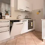 Cortile Del Forno Nel Centro Storico Arona