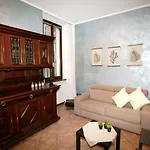 Cortile Del Forno Nel Centro Storico Arona