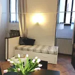 Cortile Del Forno Nel Centro Storico Arona