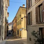 Cortile Del Forno Nel Centro Storico Arona
