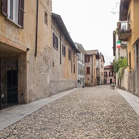 Cortile Del Forno Nel Centro Storico * Arona