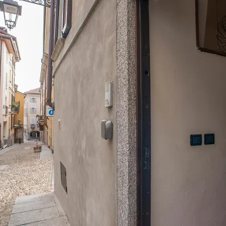 Cortile Del Forno Nel Centro Storico * Arona