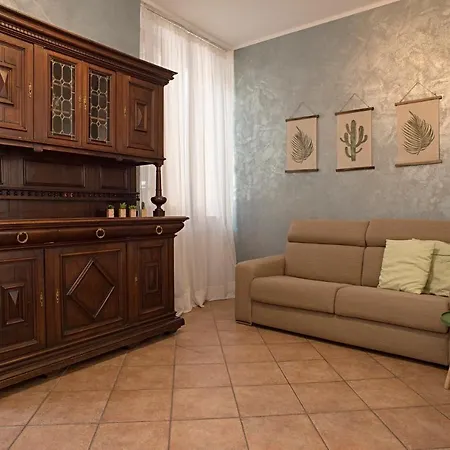 Cortile Del Forno Nel Centro Storico * Arona