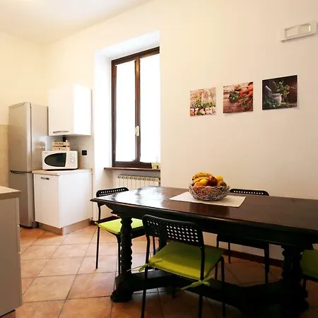 Cortile Del Forno Nel Centro Storico * Arona