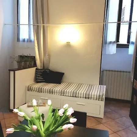 Cortile Del Forno Nel Centro Storico Arona