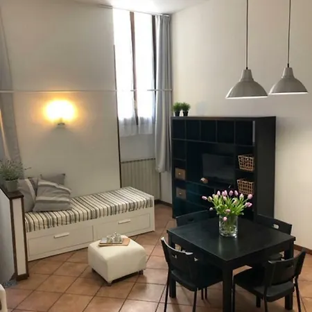 Cortile Del Forno Nel Centro Storico * Arona