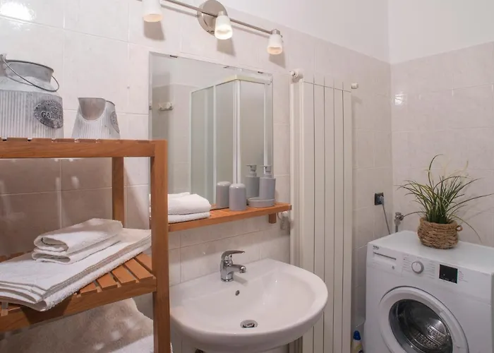 Cortile Del Forno Nel Centro Storico * Arona