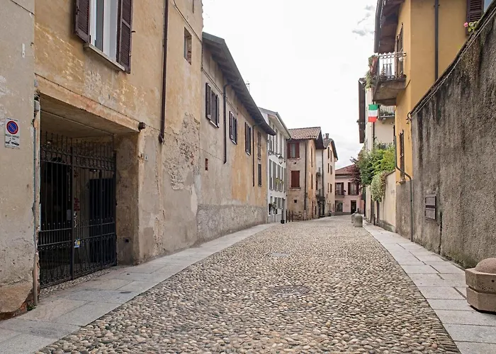 Cortile Del Forno Nel Centro Storico * Arona