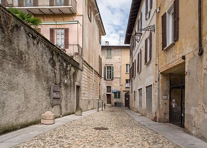 Apartment Cortile Del Forno Nel Centro Storico Arona