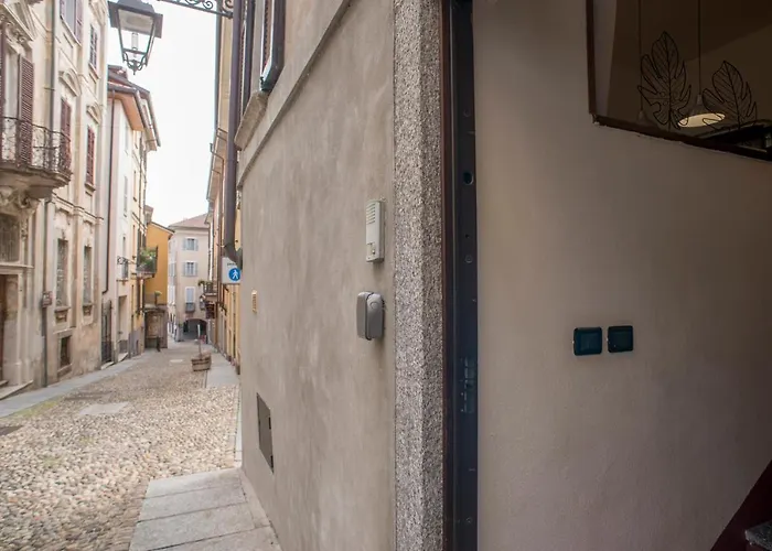 Cortile Del Forno Nel Centro Storico * Arona