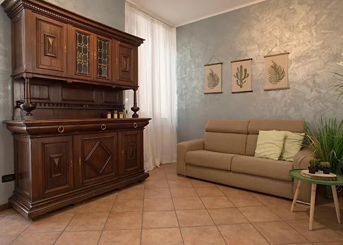 Cortile Del Forno Nel Centro Storico * Arona