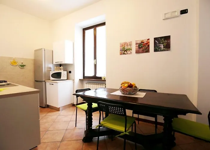 Cortile Del Forno Nel Centro Storico * Arona