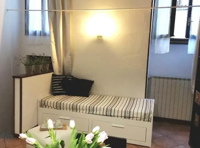 Cortile Del Forno Nel Centro Storico Arona